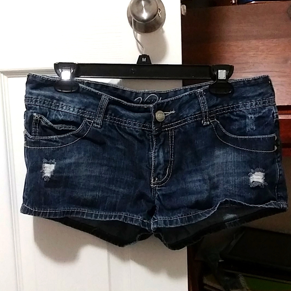 Shorty shorts